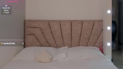 Snapshot of leahaltomm chatting on 11, 11, 2025 leahaltomm online show from 11, 11, 2025