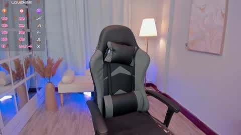 Leah Jones online show from 3, 12, 2025