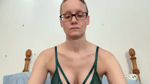 Lee online show from 28, 2, 2025