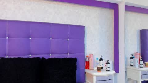 leamoreau__ online show from 8, 10, 2025