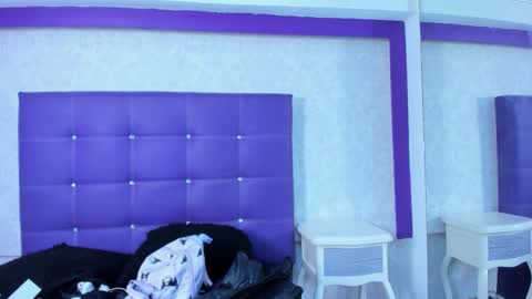 leamoreau__ online show from 11, 10, 2025