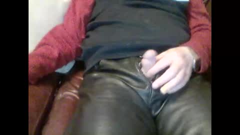 Snapshot of leatherpants68 chatting on 20, 3, 2026 leatherpants68 online show from 20, 3, 2026
