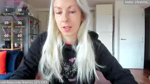 Snapshot of leavixx chatting on 23, 10, 2025 LeaVixx online show from 23, 10, 2025