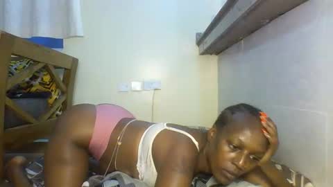 Snapshot of lee_cammie chatting on 17, 10, 2025 Lee cammie online show from 17, 10, 2025