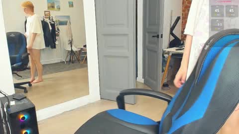 Snapshot of lee_sky chatting on 30, 11, 2025 I am Melisa. Im new here. This is my first day online show from 30, 11, 2025