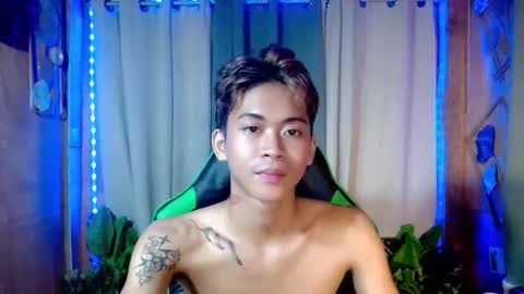 leemoreno18 online show from 15, 11, 2025