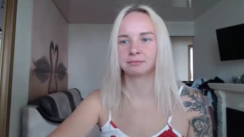Snapshot of leggywily25 chatting on 23, 9, 2025 leggywily25 online show from 23, 9, 2025