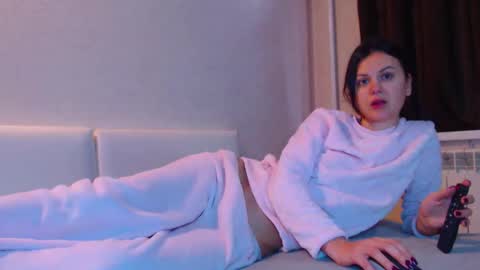 Snapshot of legslover98 chatting on 2, 12, 2025 Magda online show from 2, 12, 2025