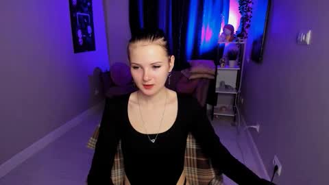 Snapshot of leila_xxbaby chatting on 11, 10, 2025 Leila online show from 11, 10, 2025