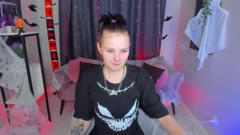 Snapshot of leila_xxbaby chatting on 24, 10, 2025 Leila online show from 24, 10, 2025