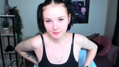 Snapshot of leila_xxbaby chatting on 21, 11, 2025 Leila online show from 21, 11, 2025