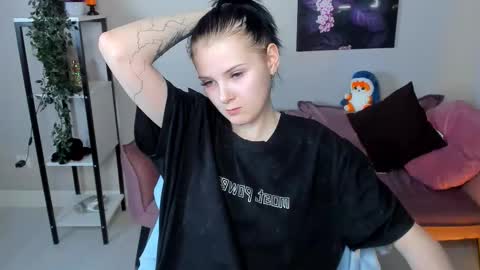 Snapshot of leila_xxbaby chatting on 22, 11, 2025 Leila online show from 22, 11, 2025