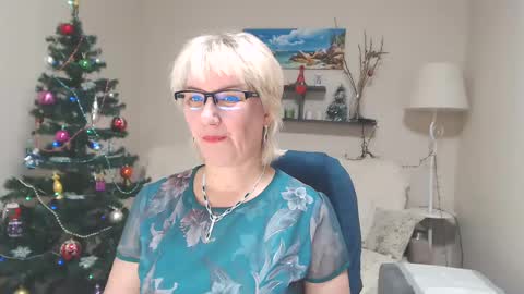 Snapshot of leilamays chatting on 20, 12, 2024 Leila Kinky online show from 20, 12, 2024