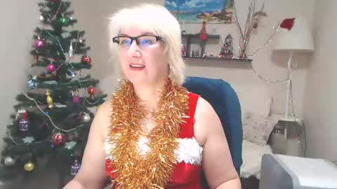 Snapshot of leilamays chatting on 25, 12, 2024 Leila Kinky online show from 25, 12, 2024