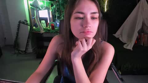 Snapshot of leilarai chatting on 7, 2, 2025 Leila Rai online show from 7, 2, 2025