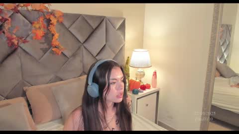 Snapshot of leizathompson chatting on 27, 10, 2025 Leizathompson online show from 27, 10, 2025