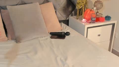 Snapshot of leizathompson chatting on 28, 10, 2025 Leizathompson online show from 28, 10, 2025