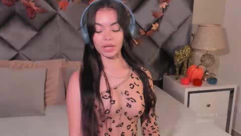 Snapshot of leizathompson chatting on 29, 10, 2025 Leizathompson online show from 29, 10, 2025