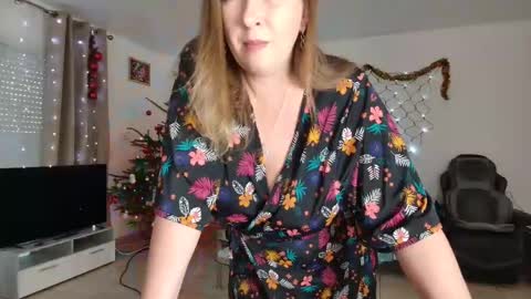YOUR ELENA online show from 17, 12, 2024