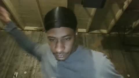 Snapshot of leo199984 chatting on 16, 12, 2025 leo199984 online show from 16, 12, 2025