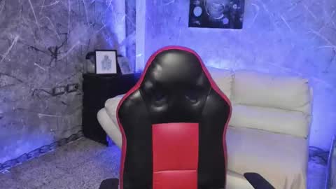 Leo independent model online show from 14, 11, 2025