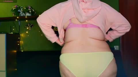 Leona tracie online show from 2, 2, 2026