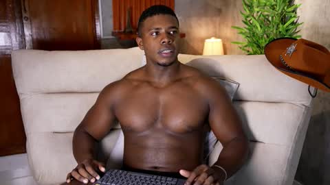 Snapshot of leonardo_jones1 chatting on 12, 10, 2025 Leandro jones online show from 12, 10, 2025