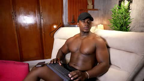 Snapshot of leonardo_jones1 chatting on 15, 10, 2025 Leandro jones online show from 15, 10, 2025