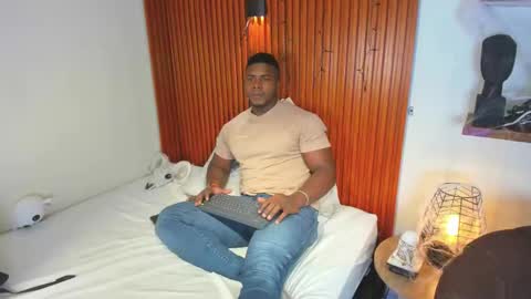 Snapshot of leonardo_jones1 chatting on 27, 10, 2025 Leandro jones online show from 27, 10, 2025