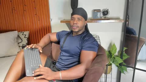 Snapshot of leonardo_jones1 chatting on 5, 11, 2025 Leandro jones online show from 5, 11, 2025