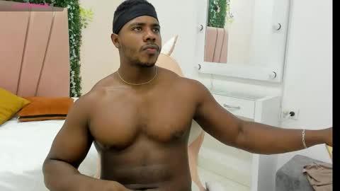 Snapshot of leonardo_jones1 chatting on 14, 11, 2025 Leandro jones online show from 14, 11, 2025