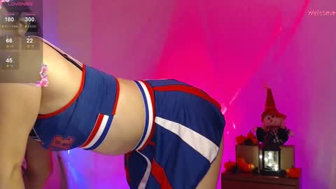 My name is Leonora  Pleasures to see you  Follow me here and instagram  online show from 5, 10, 2025