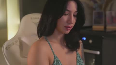 Snapshot of leoramallis chatting on 10, 11, 2025 Leora online show from 10, 11, 2025