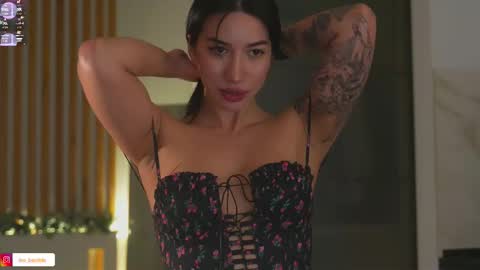 Snapshot of leoramallis chatting on 21, 11, 2025 Leora online show from 21, 11, 2025