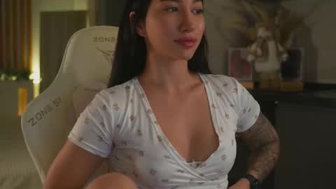 Snapshot of leoramallis chatting on 24, 11, 2025 Leora online show from 24, 11, 2025