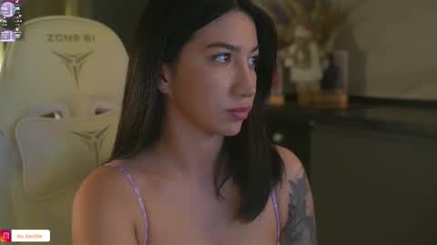 Snapshot of leoramallis chatting on 30, 11, 2025 Leora online show from 30, 11, 2025