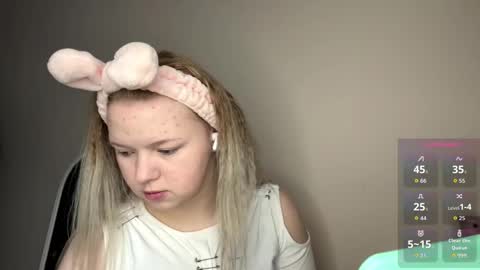 Hello everyone Im Lora Its my first day Were going to have fun together online show from 23, 2, 2026