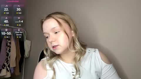 Hello everyone Im Lora Its my first day Were going to have fun together online show from 20, 3, 2026