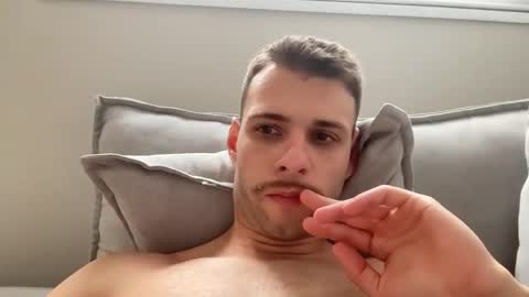 Snapshot of leozinhohd chatting on 12, 10, 2025 leozinhohd online show from 12, 10, 2025