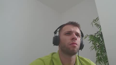 Snapshot of leozinhohd chatting on 11, 11, 2025 leozinhohd online show from 11, 11, 2025