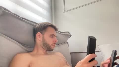 Snapshot of leozinhohd chatting on 14, 12, 2025 leozinhohd online show from 14, 12, 2025