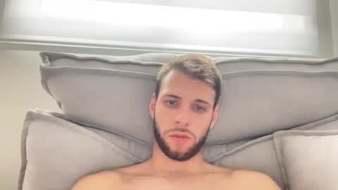 Snapshot of leozinhohd chatting on 17, 12, 2025 leozinhohd online show from 17, 12, 2025