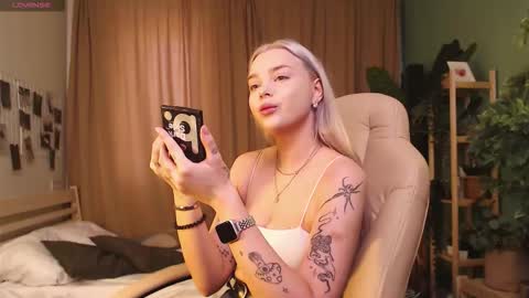 Snapshot of leslie_caronn chatting on 12, 2, 2026 Stacey online show from 12, 2, 2026