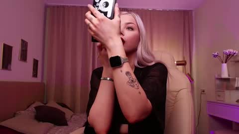 Snapshot of leslie_caronn chatting on 14, 2, 2026 Stacey online show from 14, 2, 2026