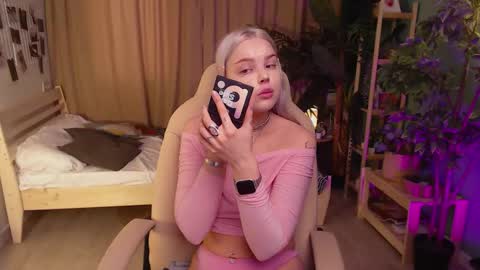 Snapshot of leslie_caronn chatting on 16, 2, 2026 Stacey online show from 16, 2, 2026