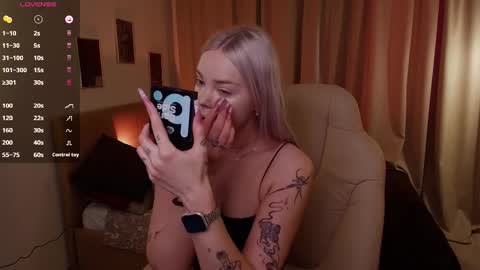 Snapshot of leslie_caronn chatting on 11, 3, 2026 Stacey online show from 11, 3, 2026