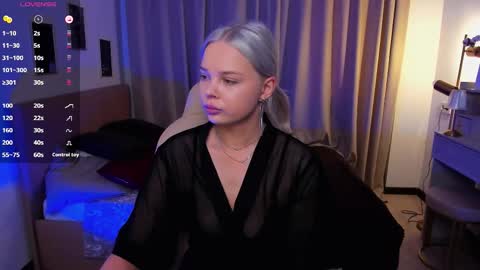 Snapshot of leslie_caronn chatting on 29, 3, 2026 Stacey online show from 29, 3, 2026