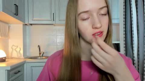  LESLIE   online show from 7, 11, 2025