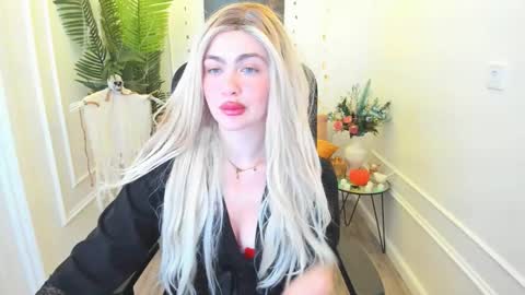 lesliemineg online show from 22, 10, 2025