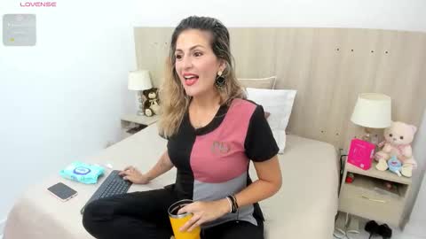 Lesly Santodomingo online show from 14, 1, 2026